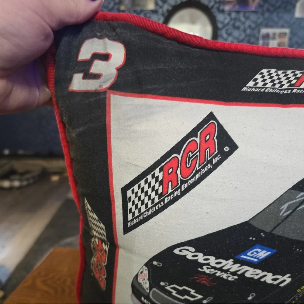 Dale Eanrhardt Sr.  Pillow‎